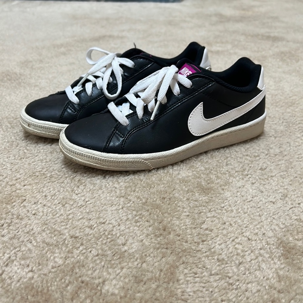 NIKE WOMENS WMNS COURT MAJESTIC BLACK FUCHSIA